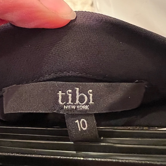 Lacey evening skirt. - Picture 3 of 3